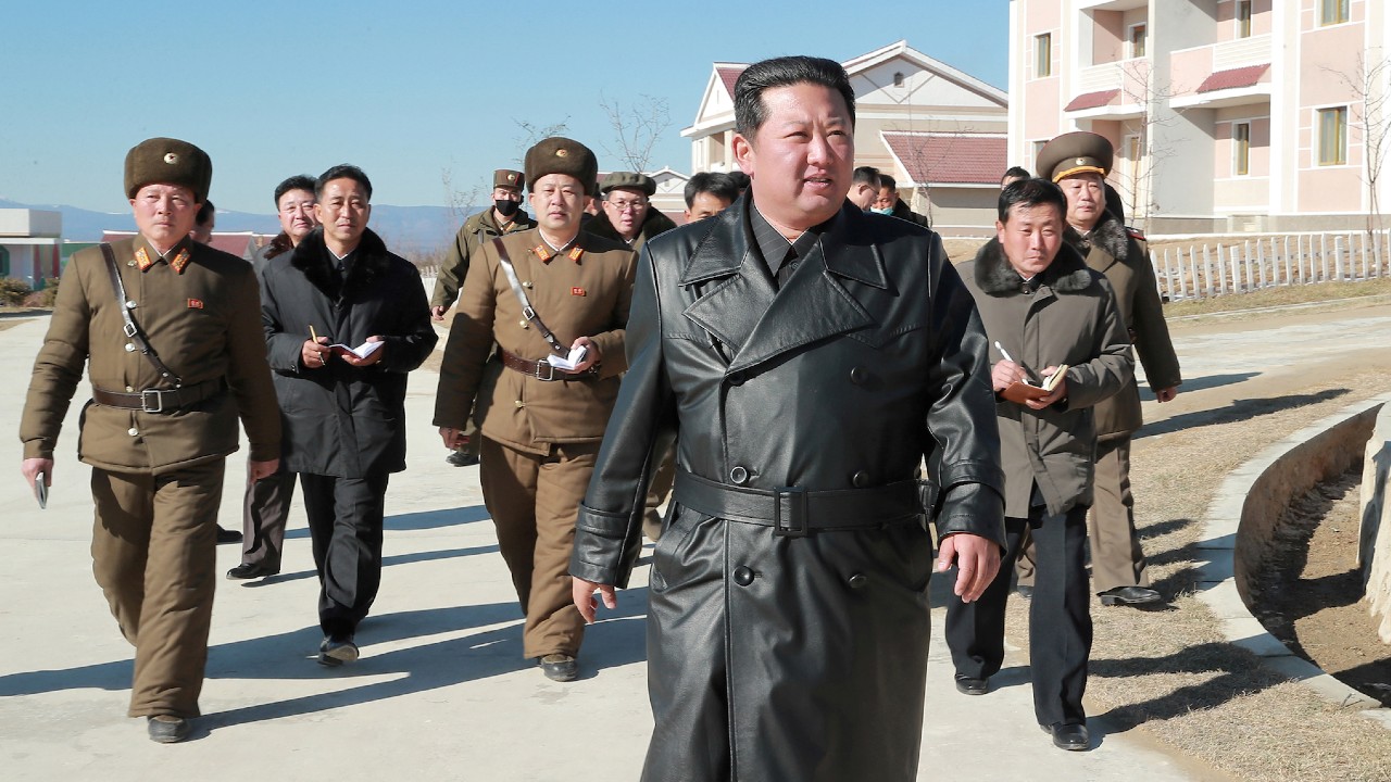 Kim Jong-un reaparece en público por primera vez en más de un mes