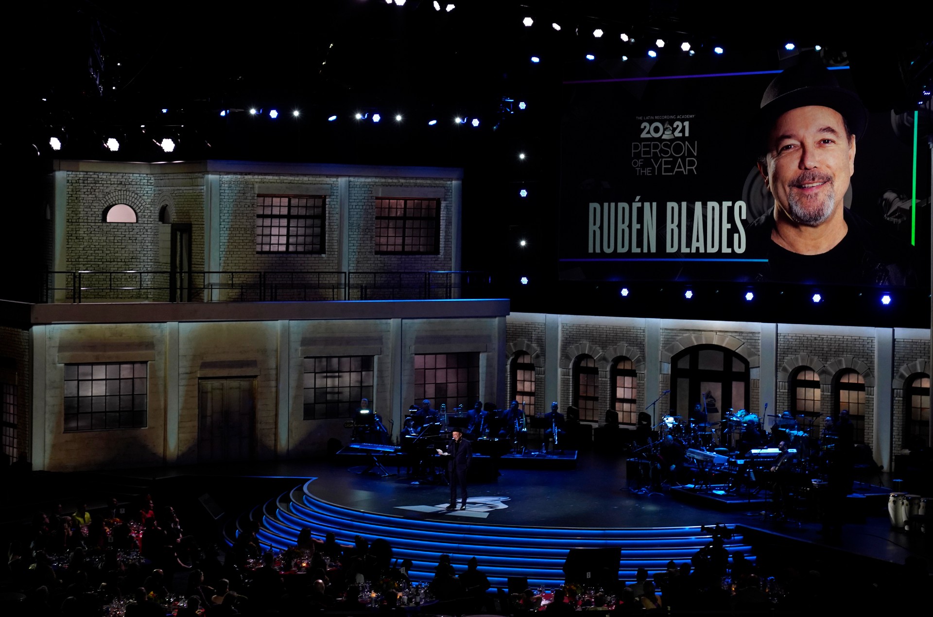 Los Latin Grammy se rinden ante Rubén Blades, el "poeta de la salsa"