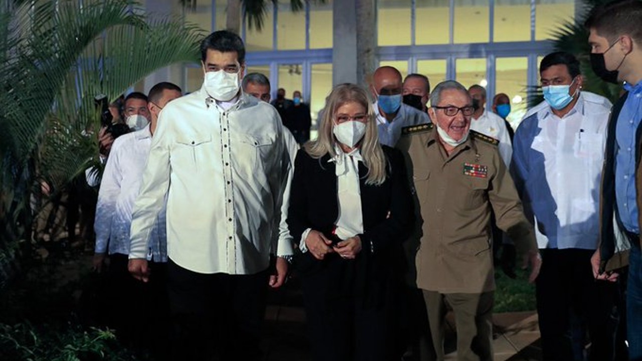 Maduro llega sorpresivamente a Cuba para conmemorar cinco años de muerte de Fidel Castro