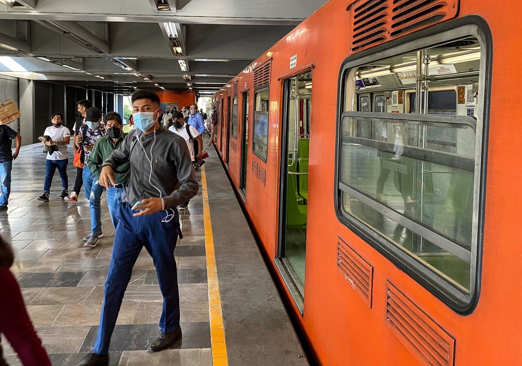 Metro tendrá horario especial por Maratón de la Ciudad de México 2021