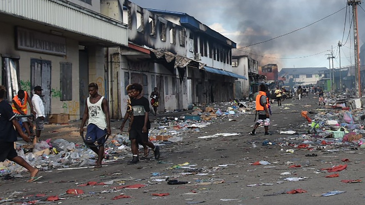 Mueren 3 personas quemadas tras disturbios en Islas Salomón