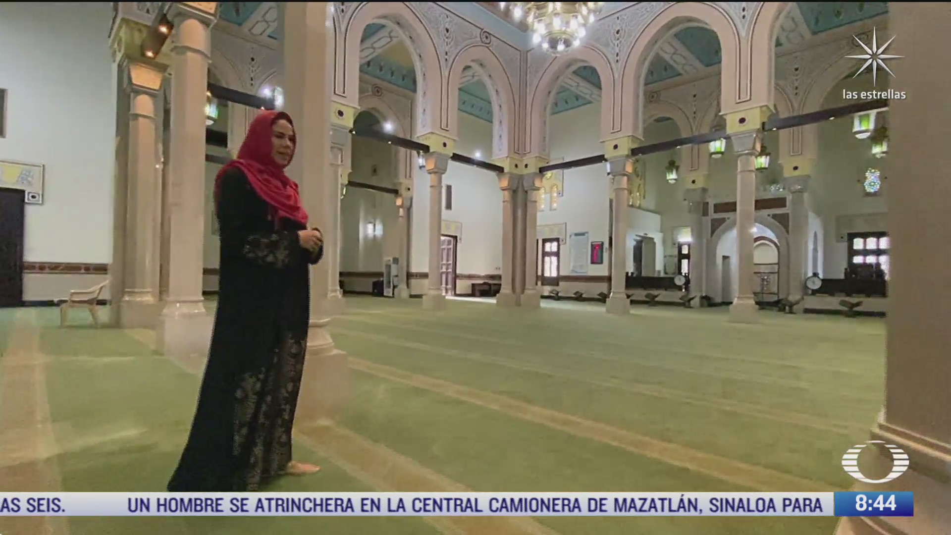 paola rojas visita una mezquita en dubai