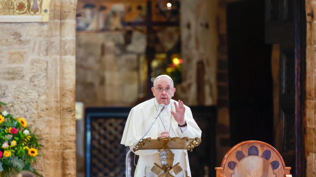 Papa Francisco homenajea a Benedicto XVI en la entrega de premios Ratzinger
