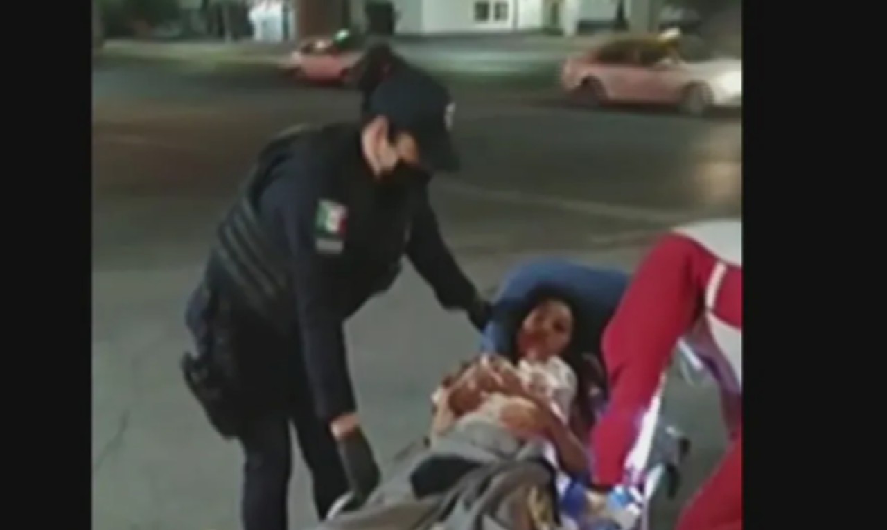 Policía en Nuevo León ayuda a dar a luz a mujer en la vía publica.