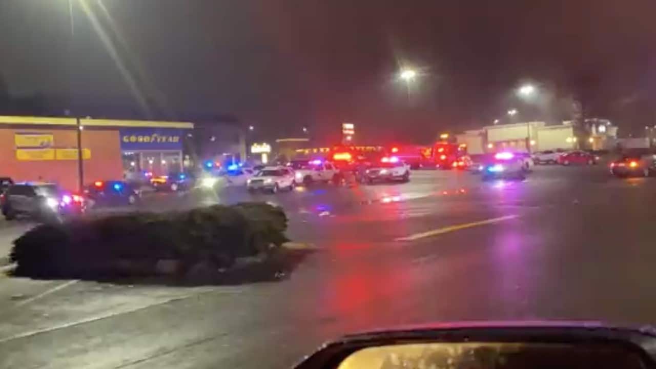 Reportan disparos en centro comercial de Tacoma
