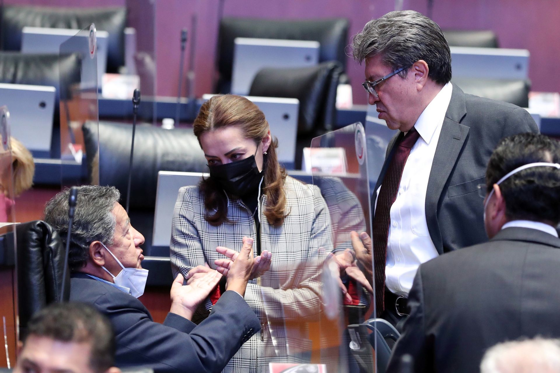 Los senadores Higinio Martínez, Josefina Vázquez Mota, y Ricardo Monreal, durante la sesión en el Senado de la República (Cuartoscuro)