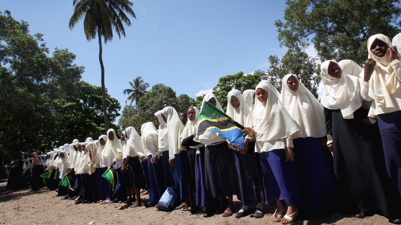 Tanzania da marcha atrás a polémica prohibición y permitirá que mujeres embarazadas puedan estudiar