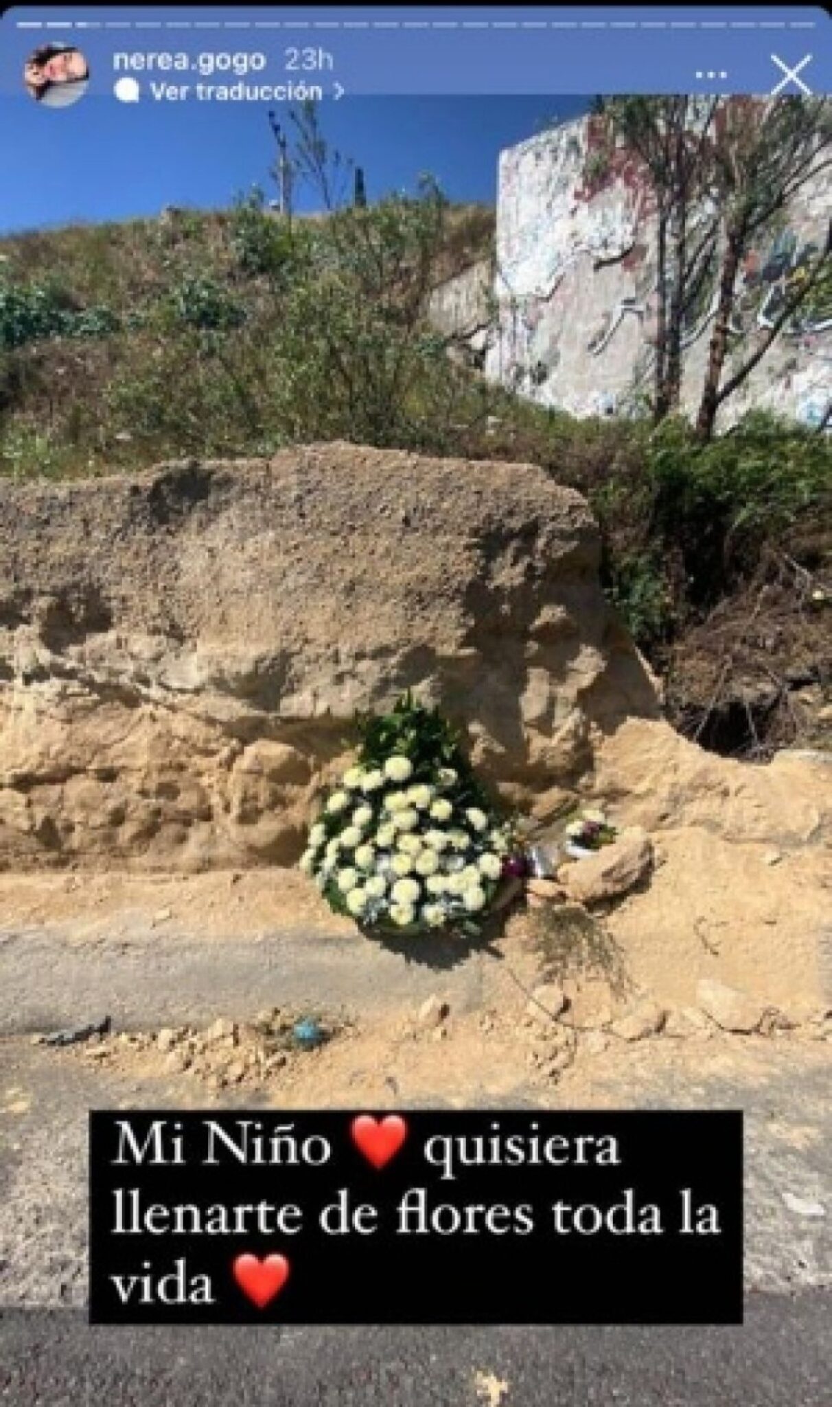 Novia de Octavio Ocaña lleva flores a donde murió el actor