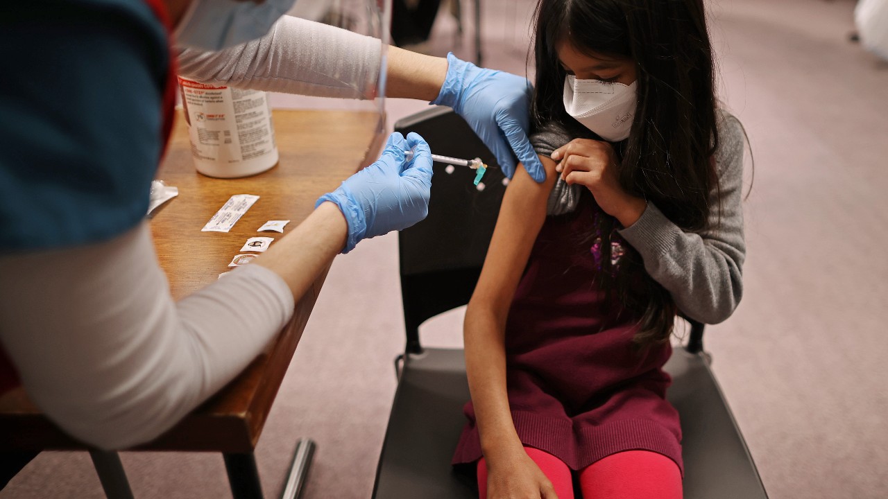 Israel comienza vacunación covid para niños de 5 y 11 años