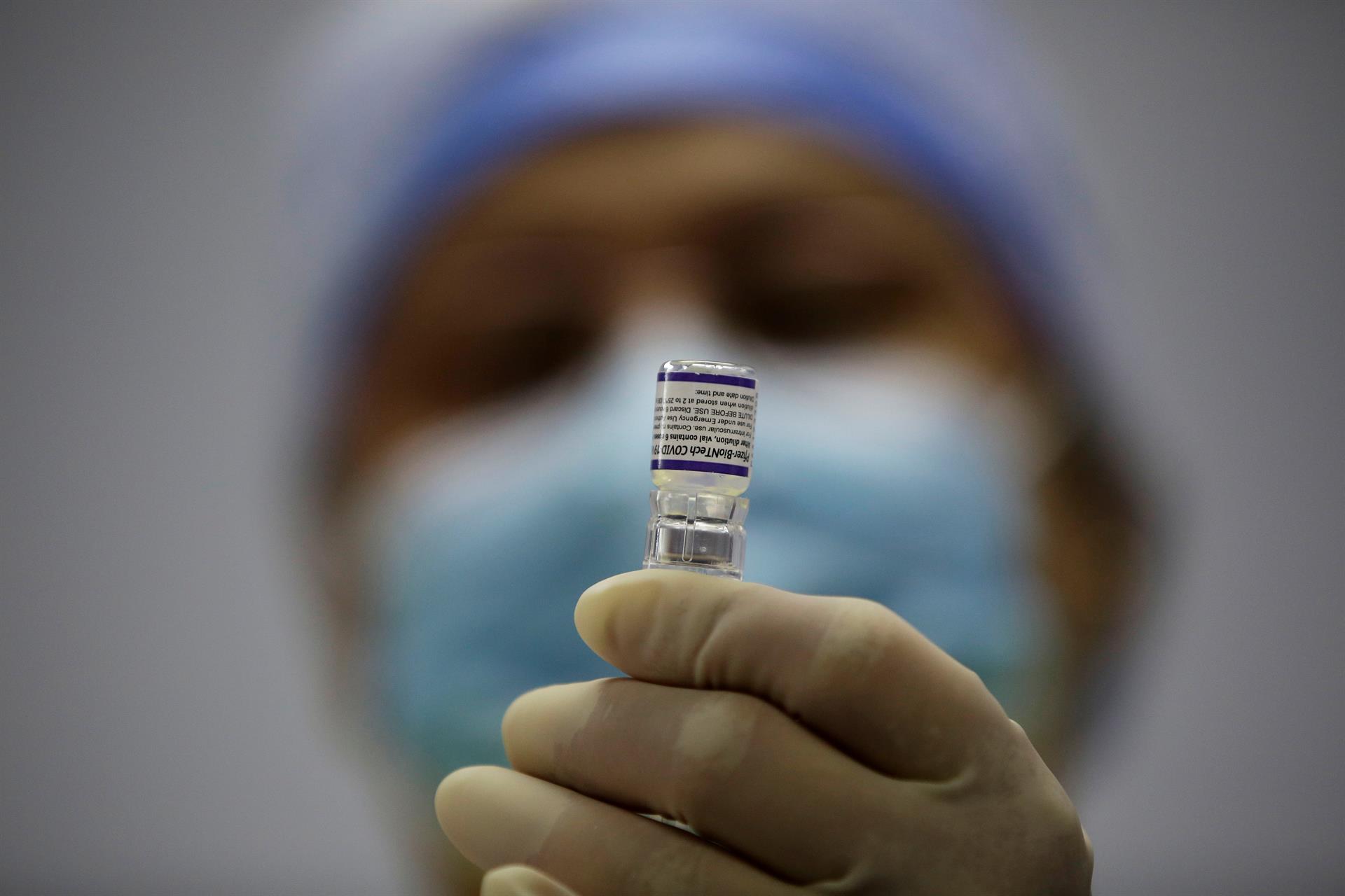 Segunda generación de vacunas covid podría ser nasal u oral