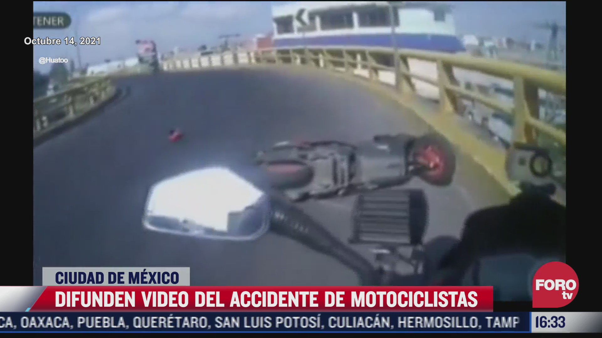 video del momento exacto en el que motociclistas caen al vacio en periferico