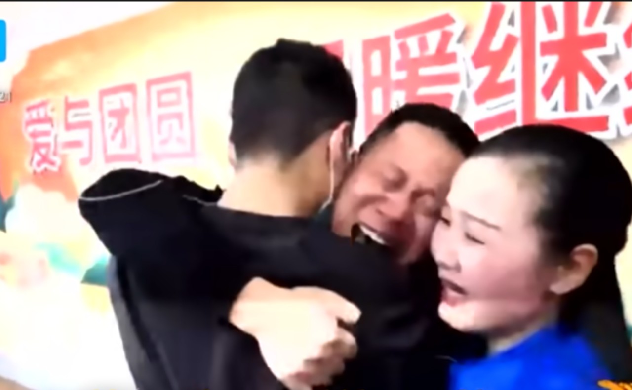 China: Pareja encuentra a su hijo secuestrado hace 14 años