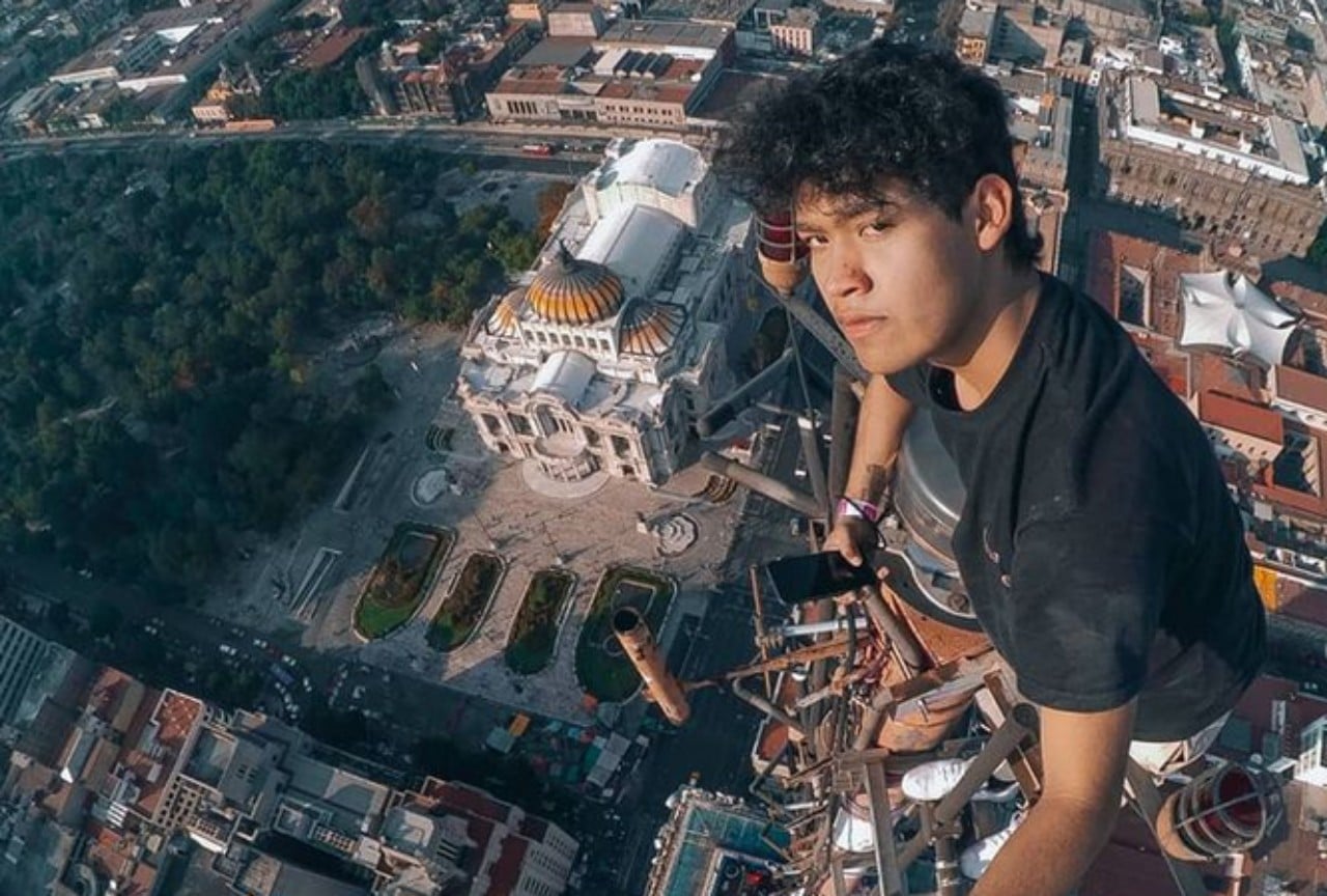 Video: Youtuber escala antena de la Torre Latinoamericana