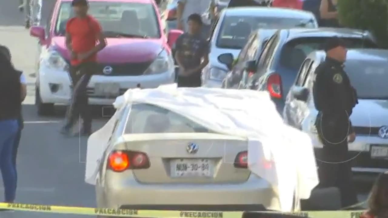 Asesinan de varios balazos a automovilista en colonia Peñón de los Baños, en CDMX