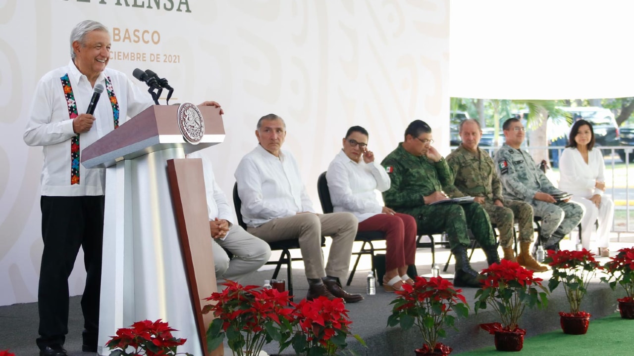 El presidente Andrés Manuel López Obrador durante su conferencia mañanera en Villahermosa, Tabasco.