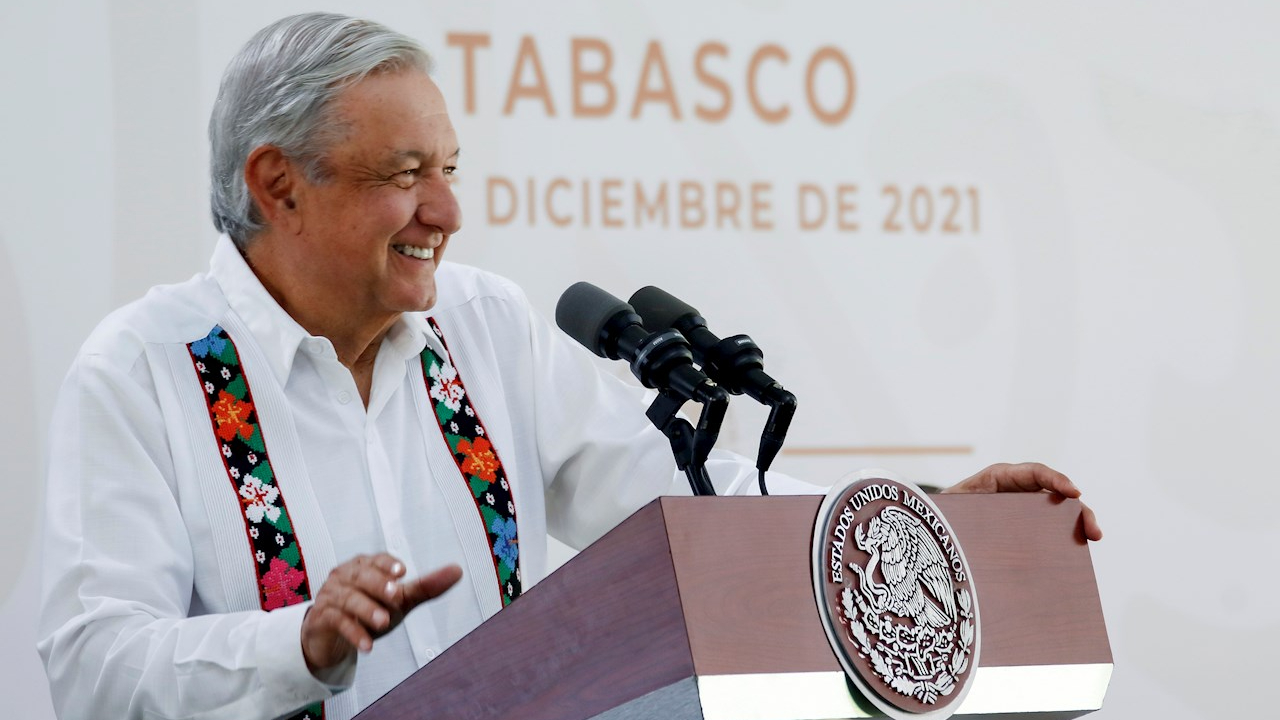 El presidente Andrés Manuel López Obrador durante su conferencia mañanera en Villahermosa, Tabasco
