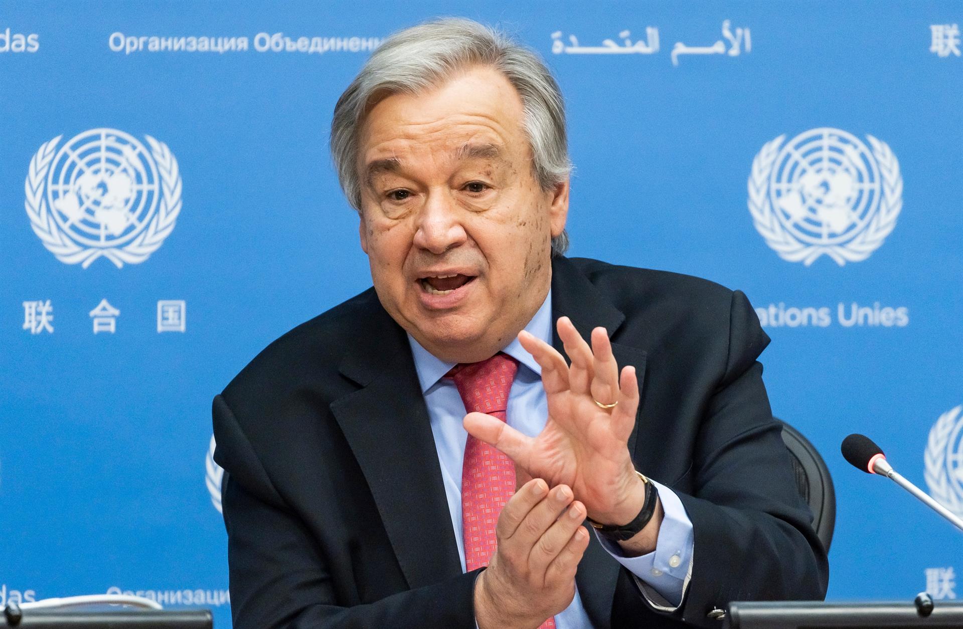 Secretario general de la ONU deja de resistirse y se aplica tercera dosis de la vacuna covid
