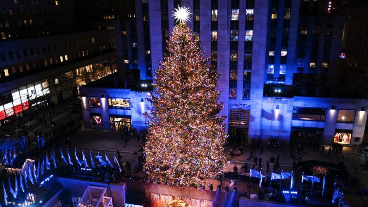 Encienden las luces de árbol de Navidad del Rockefeller Center.