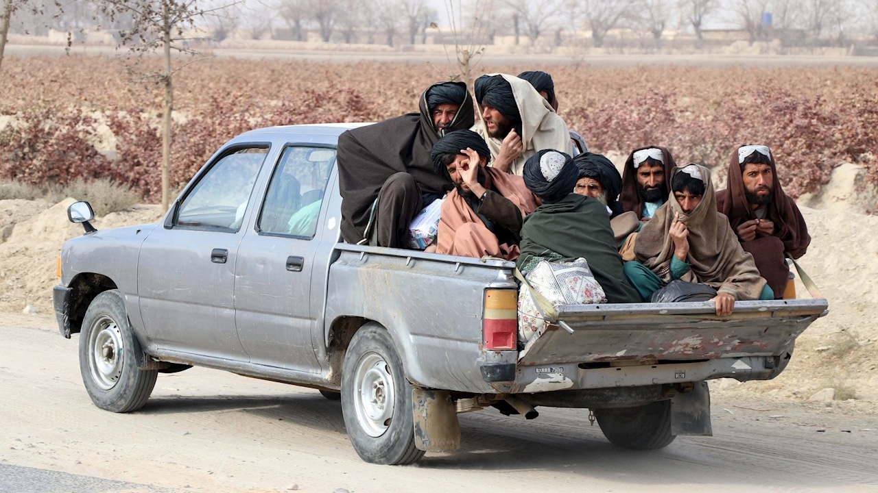 Talibanes prohíben reproducir música en los coches