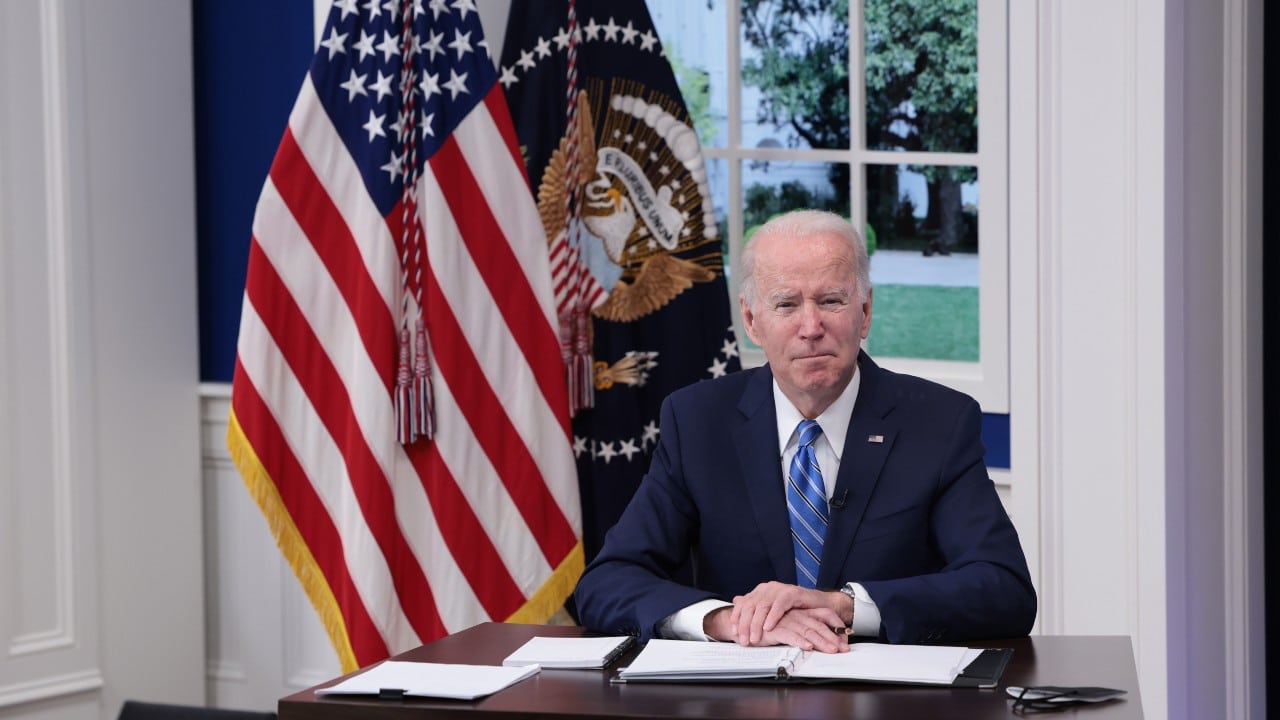 Biden levanta restricciones de viaje de Sudáfrica por ómicron