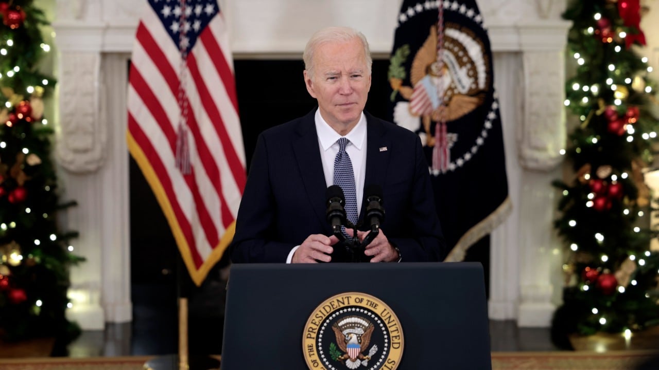 Joe Biden asegura solo tener un resfriado tras dar discurso con voz ronca