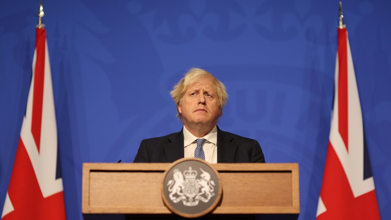 El primer ministro británico Boris Johnson da una conferencia de prensa en el número 10 de Downing Street, el 8 de diciembre de 2021 (Getty Images)