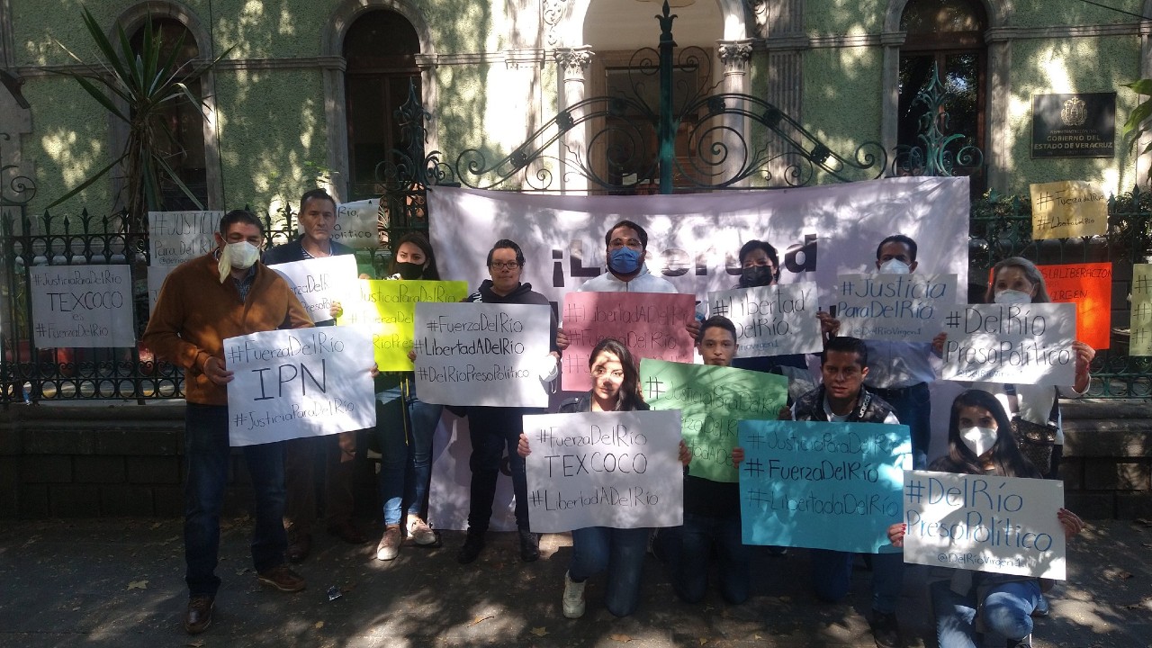 Se manifiestan en CDMX para exigir liberación de José Manuel del Río Virgen.