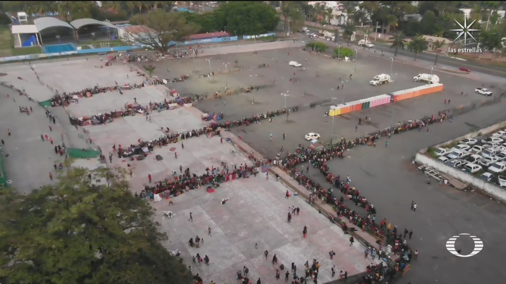 cientos de migrantes haitianos acampan en estadio olimpico de tapachula