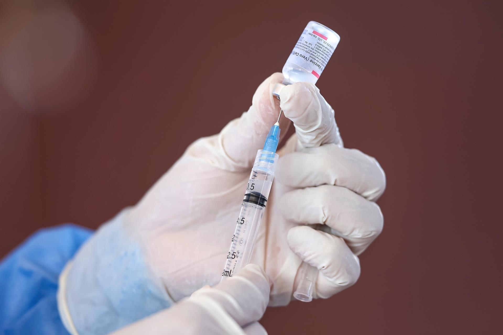 Corte autoriza orden de Biden para vacunación en empresas