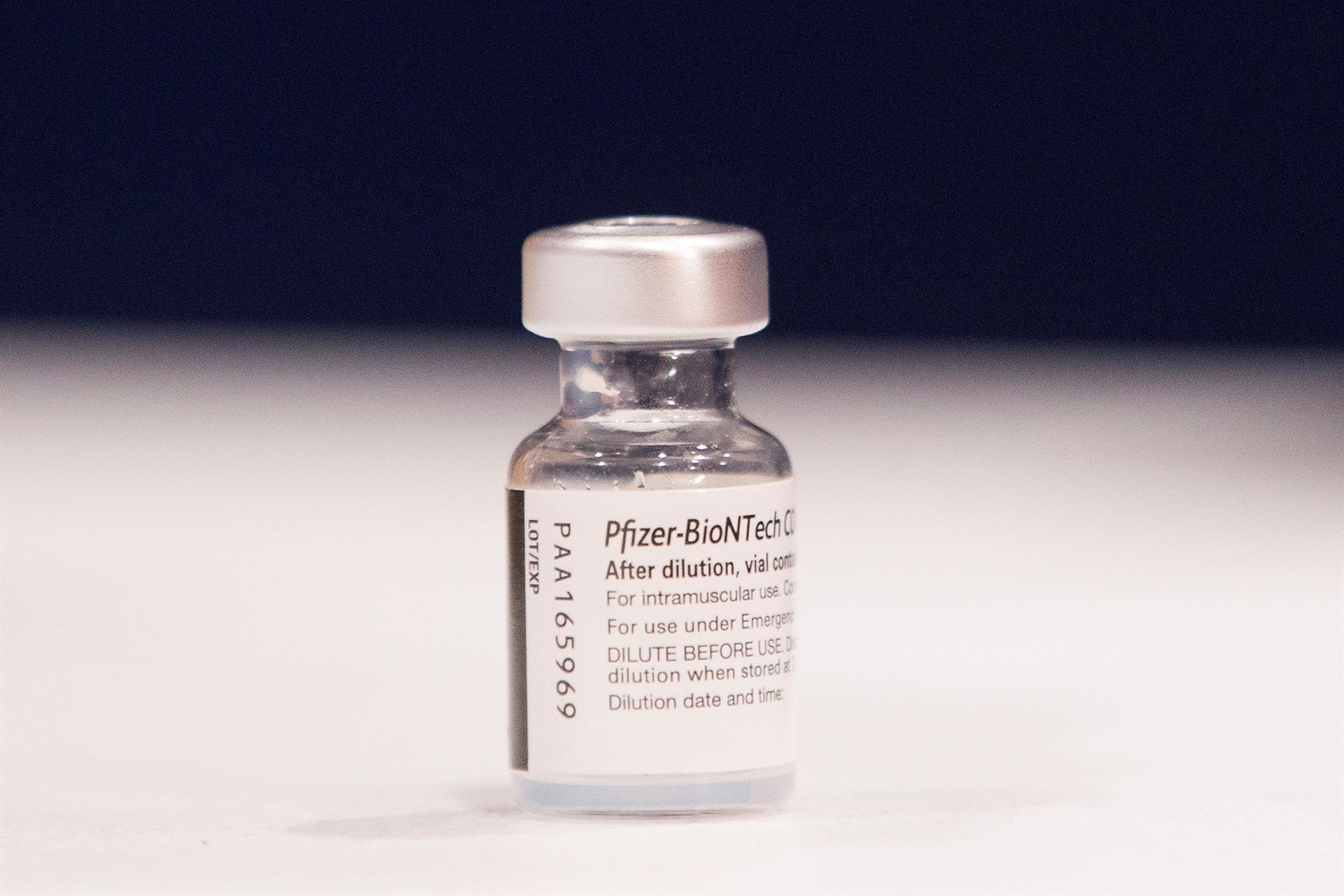 Combinación de vacunas covid de Pfizer y Sinovac es seguro, según estudio