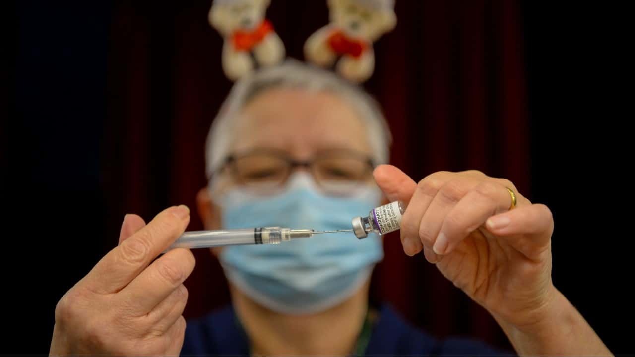 Vacunación covid en Europa avanza de manera desigual a un año de su inicio