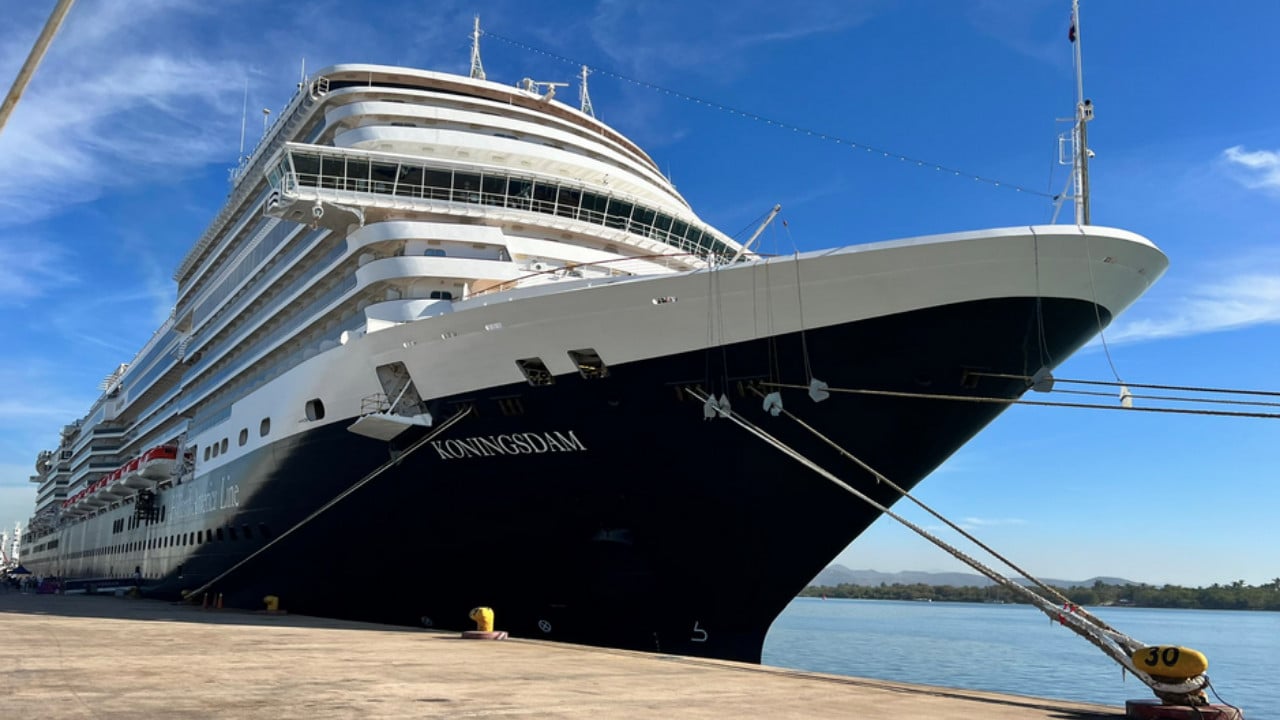 Puerto Vallarta impide desembarcar a un crucero con casos positivos de covid-19