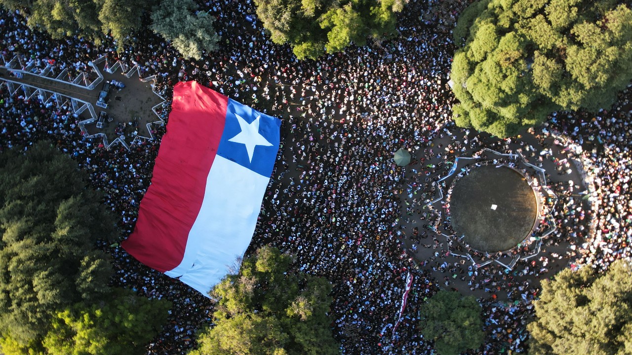 Chilenos escogen a su nuevo presidente en histórica votación