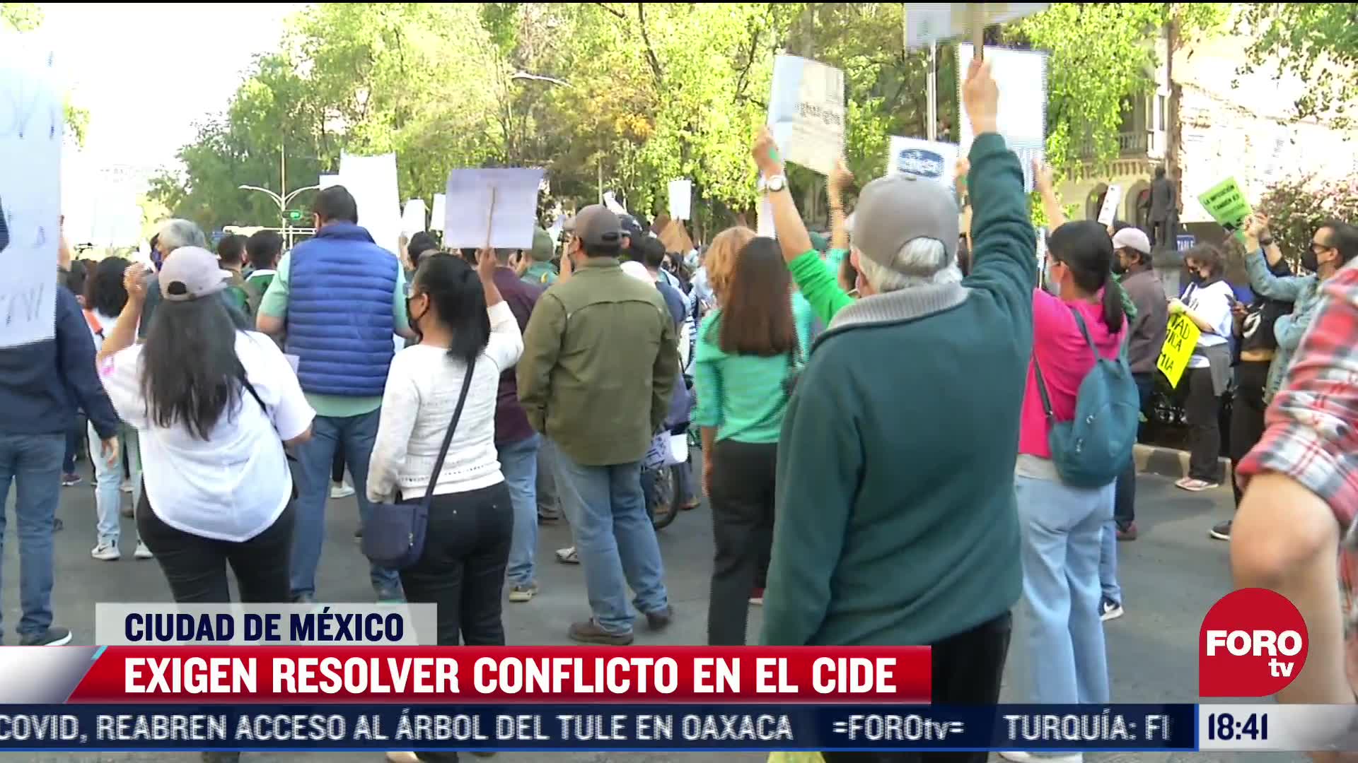 Estudiantes marchan para exigir solución en el CIDE