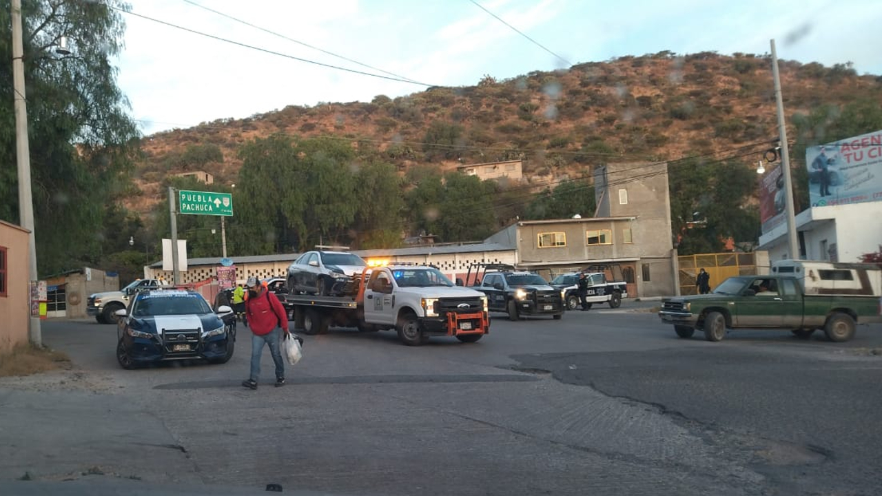 Comando armado explota tres carros bomba para liberar a reos del penal de Tula, Hidalgo