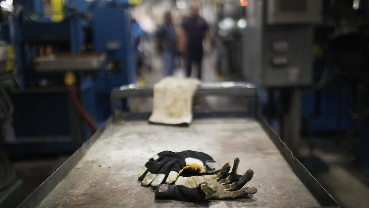 Trabajadores en una fábrica (Getty Images)