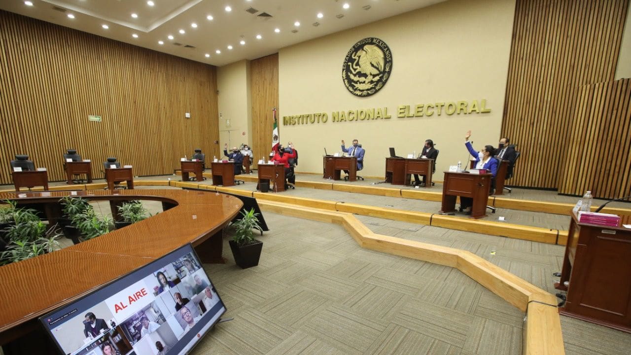 El Instituto Nacional Electoral en sesión