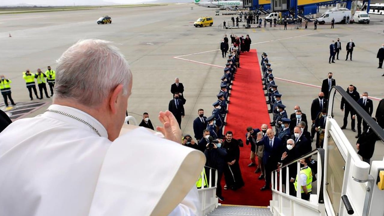 El papa Francisco deja Grecia tras una visita de dos días y medio