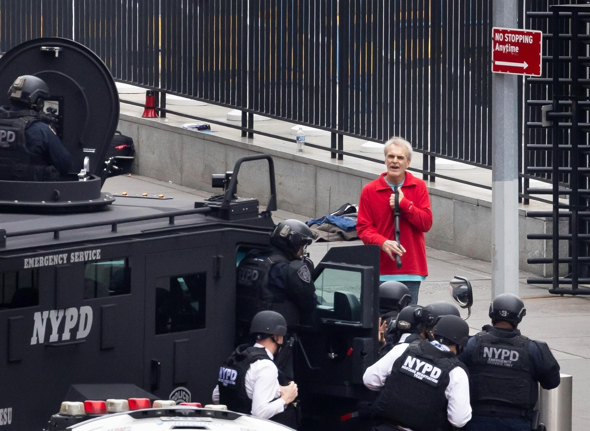 Detienen a hombre armado frente a sede de la ONU