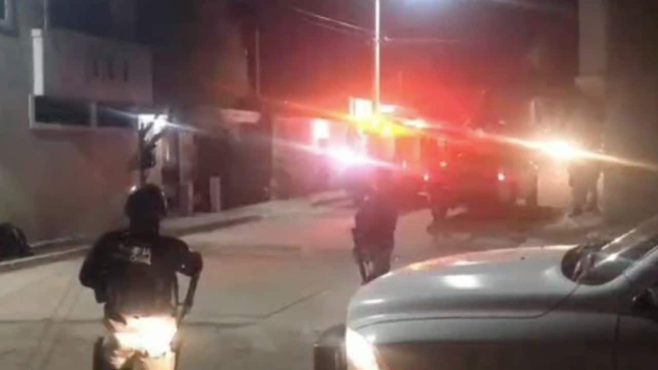 Hombres armados irrumpen de manera violenta a casas y las incendian en Fresnillo, Zacatecas