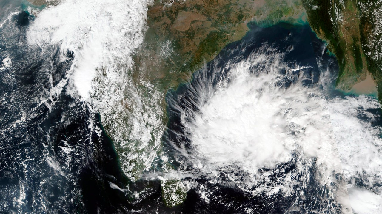 India se prepara para tormenta tropical en Bahía de Bengala