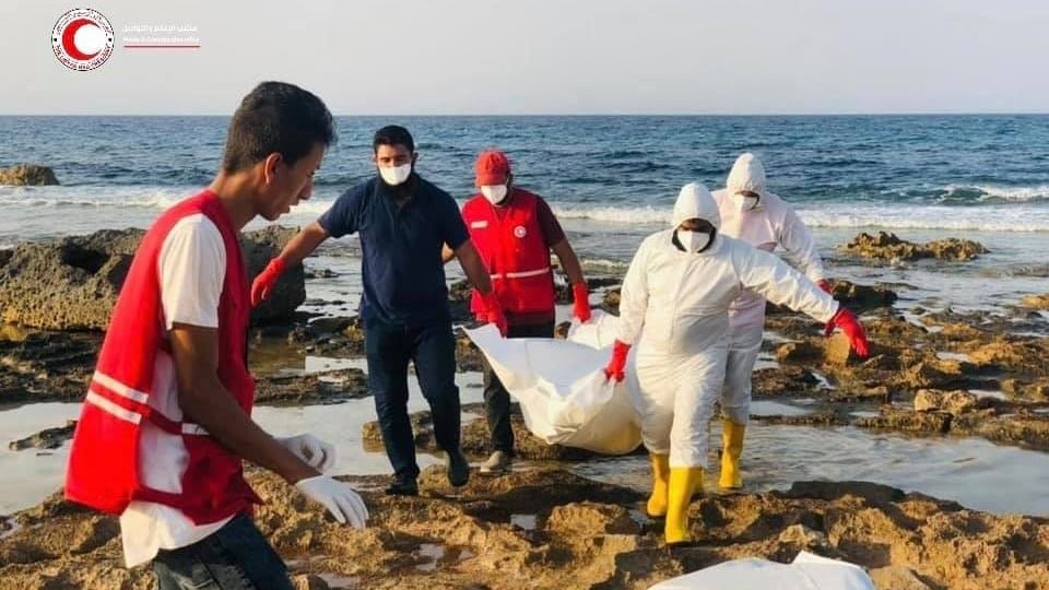 Aparecen 27 cuerpos de migrantes en la costa de Libia