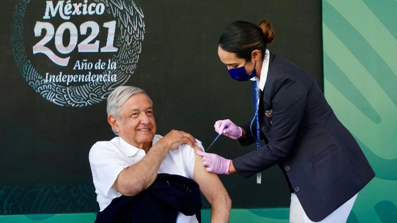 López Obrador recibe dosis de refuerzo