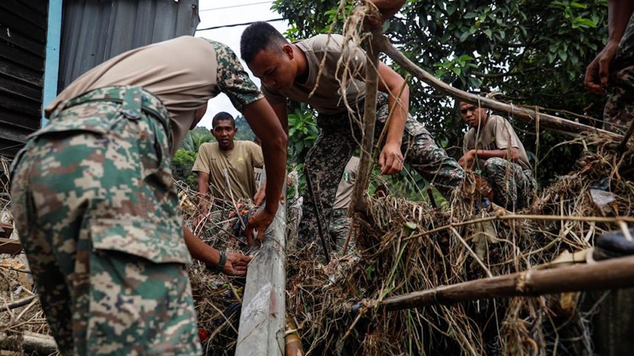 Suman 46 muertos y 5 desaparecidos por las inundaciones en Malasia