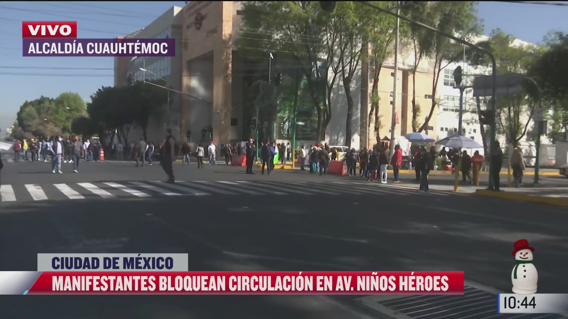 manifestantes bloquean avenida ninos heroes