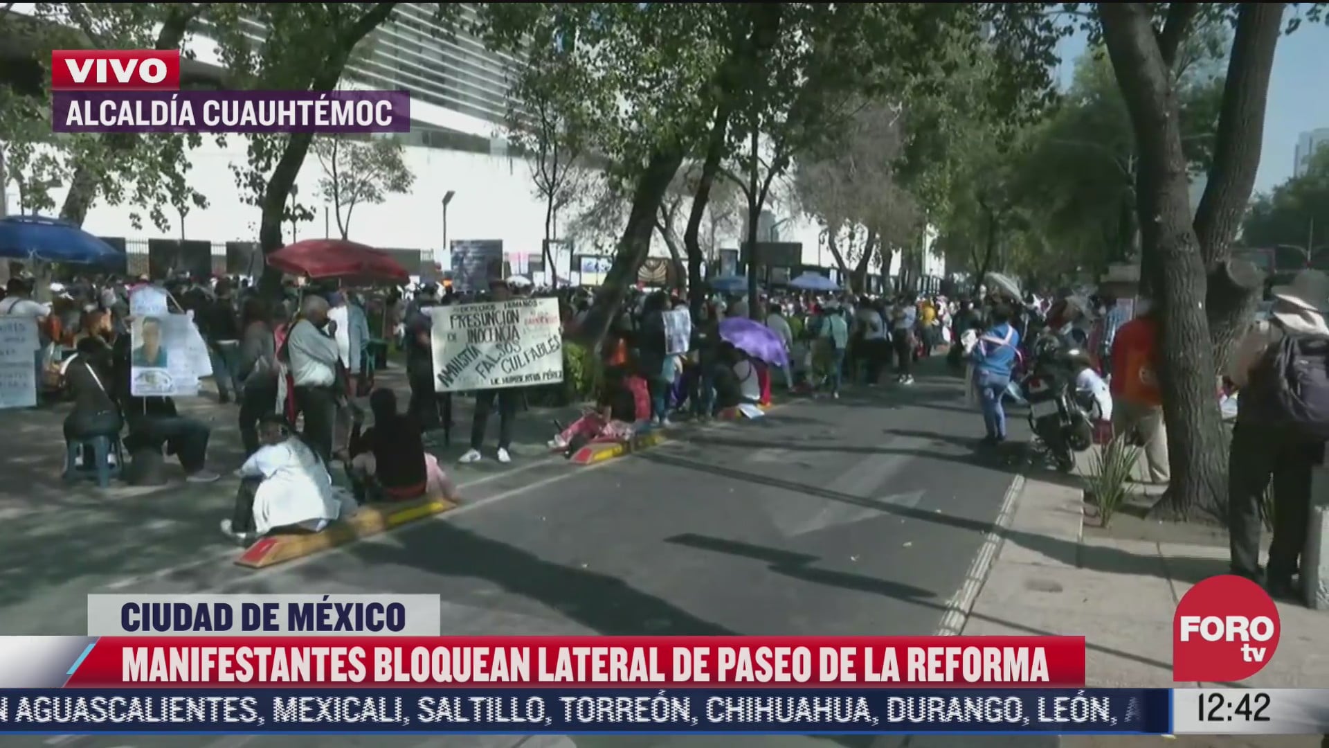 manifestantes bloquean carriles laterales de paseo de la reforma