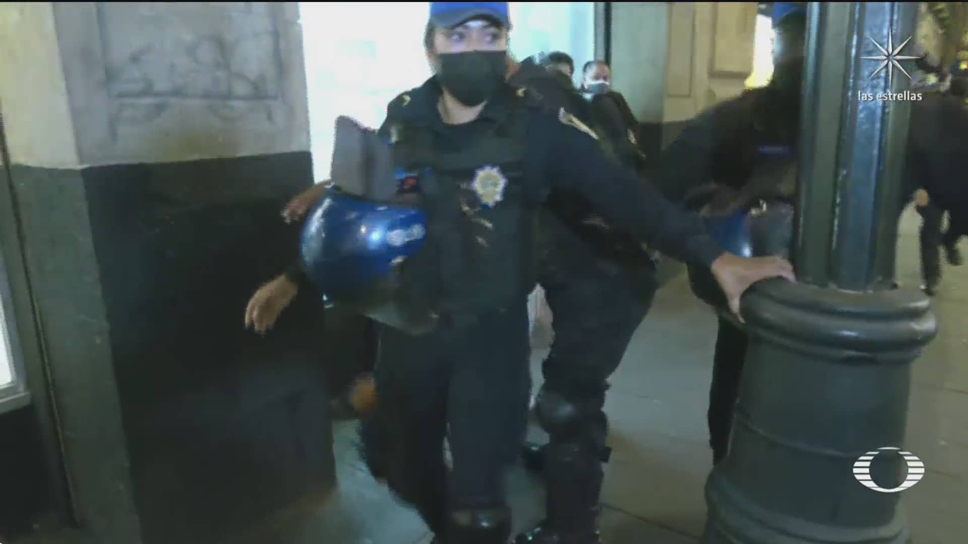 manifestantes triquis se enfrentan con policias de la cdmx