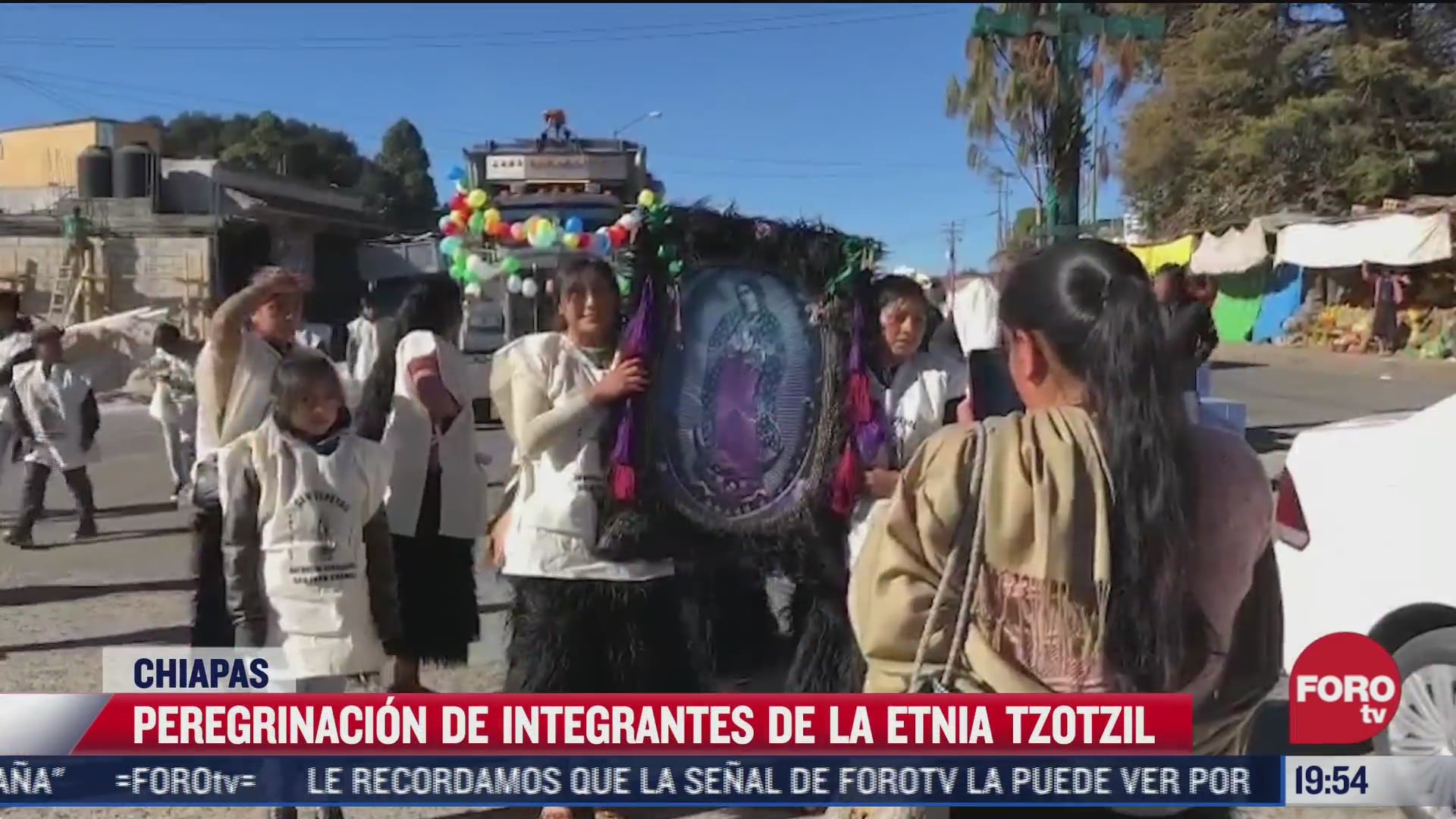 mas de 100 indigenas de etnia tzotzil peregrinan hacia basilica de guadalupe
