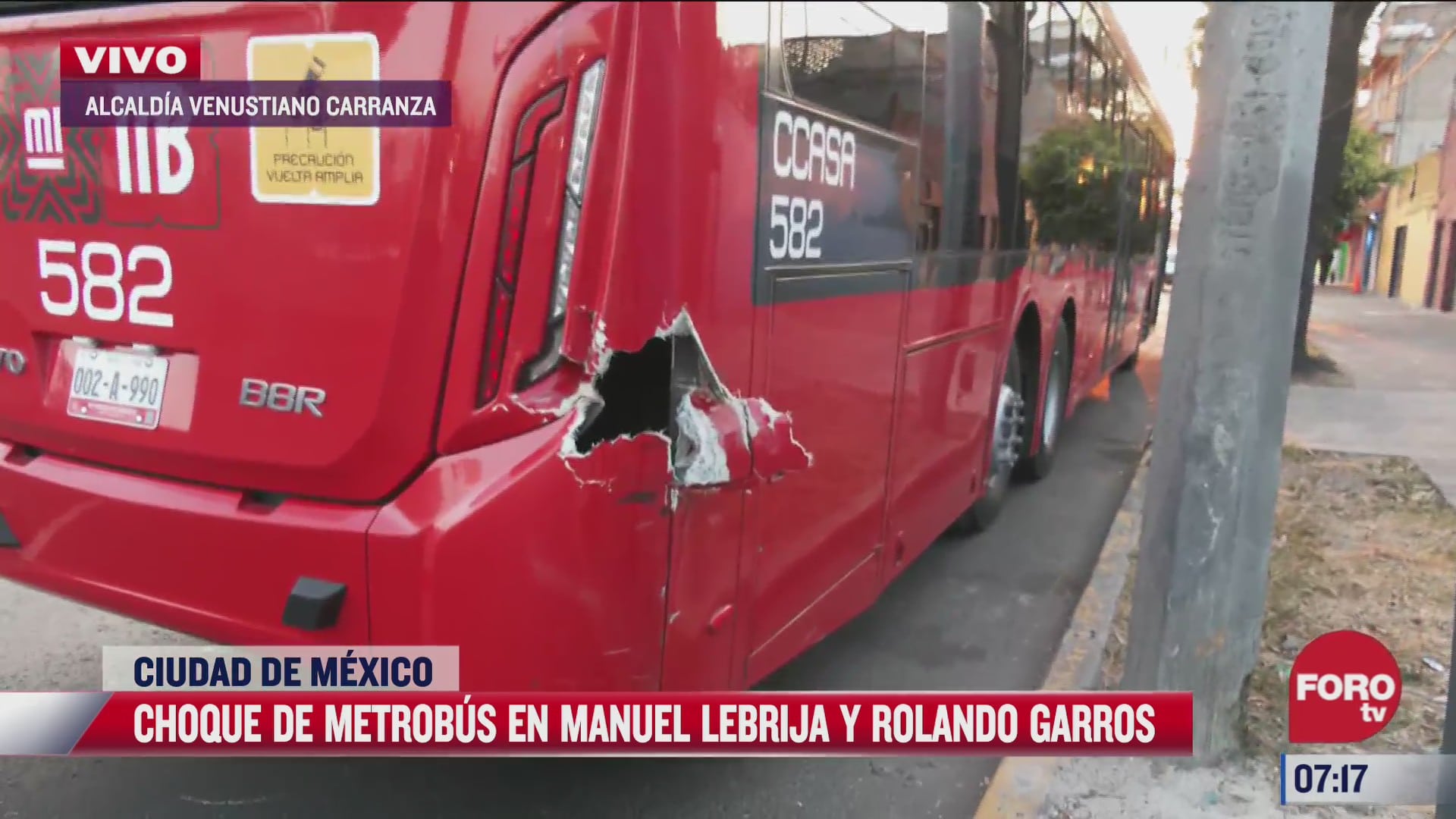 metrobus choca contra dos autos en la colonia aviacion civil en cdmx