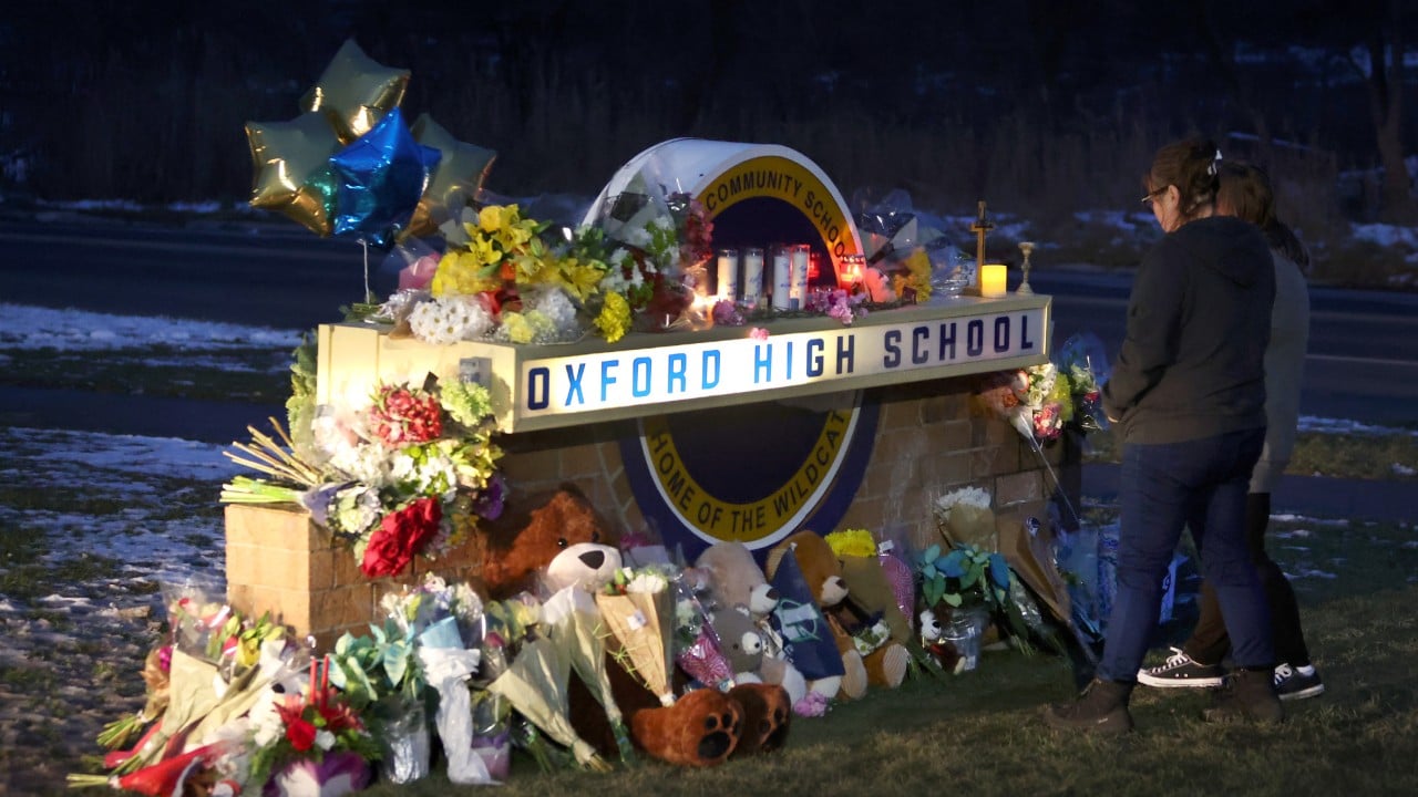 Imputan por homicidio involuntario a padres del autor de tiroteo en escuela de Michigan, EEUU